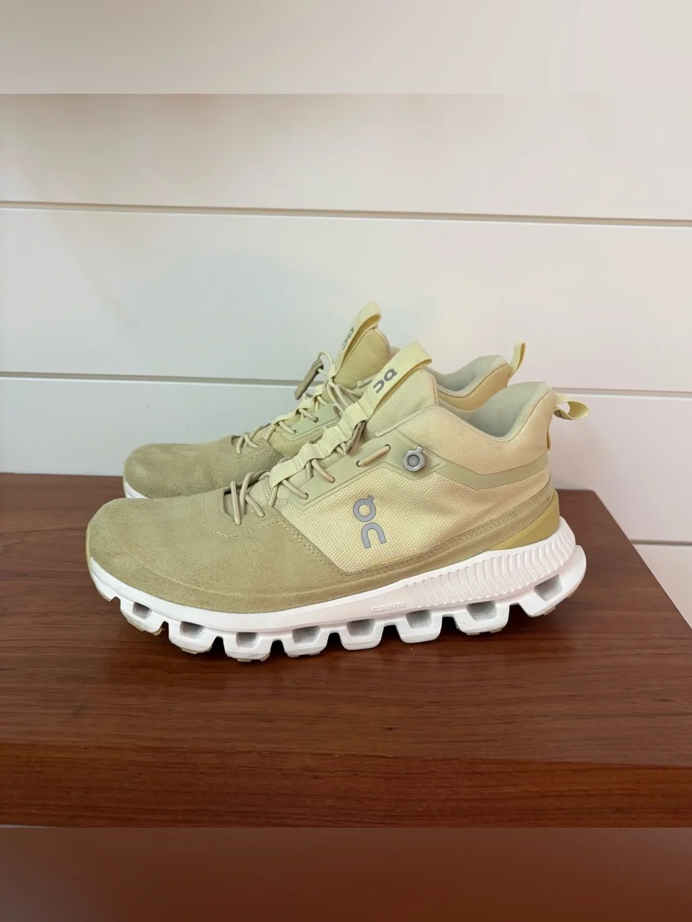 ON Womens Cloud Hi Running Sneakers Shoes Endive Green Sz 7.5 Athletic Lifestyle